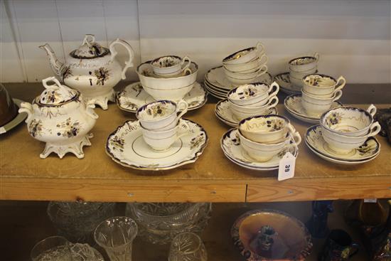 Gilt and blue-decorated tea service(-)